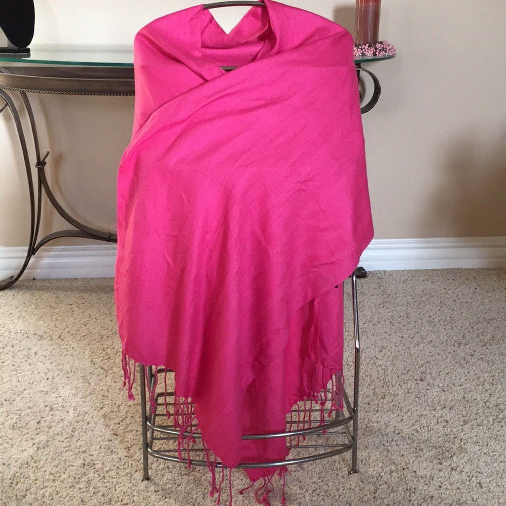 Fringed wrap - Picture 2 of 3
